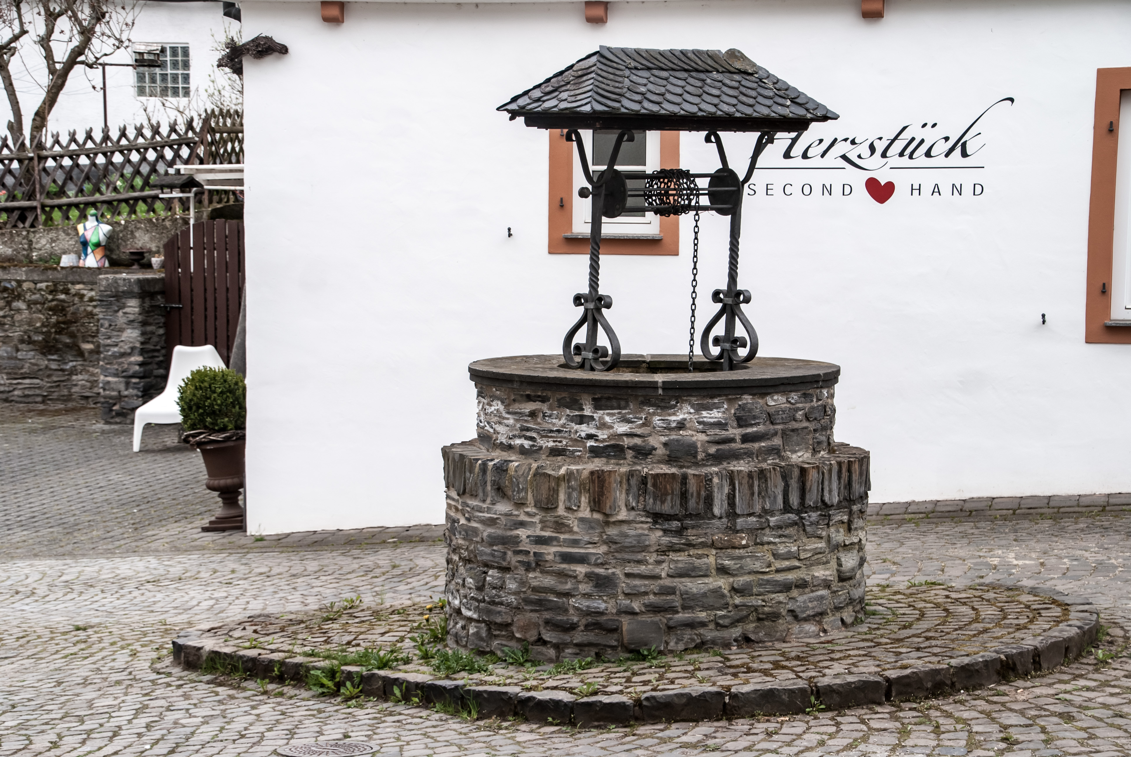 Alter Steinbrunnen in der Pützstraße in Alt-Kues