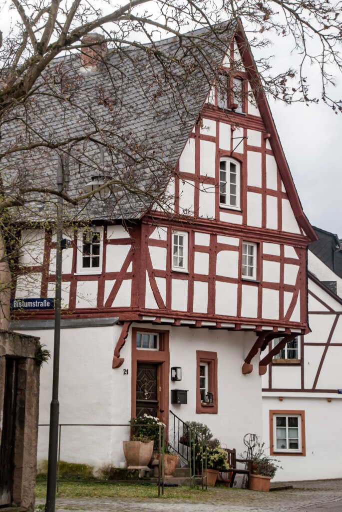 Altes Fachwerkhaus in der Weingartenstraße in Alt-Kues