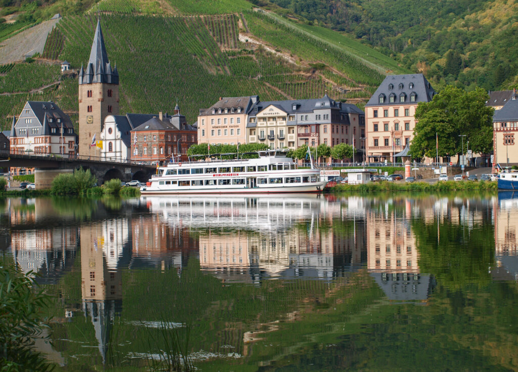 Blick auf Altstadt und Mosel in Bernkastel-Kues